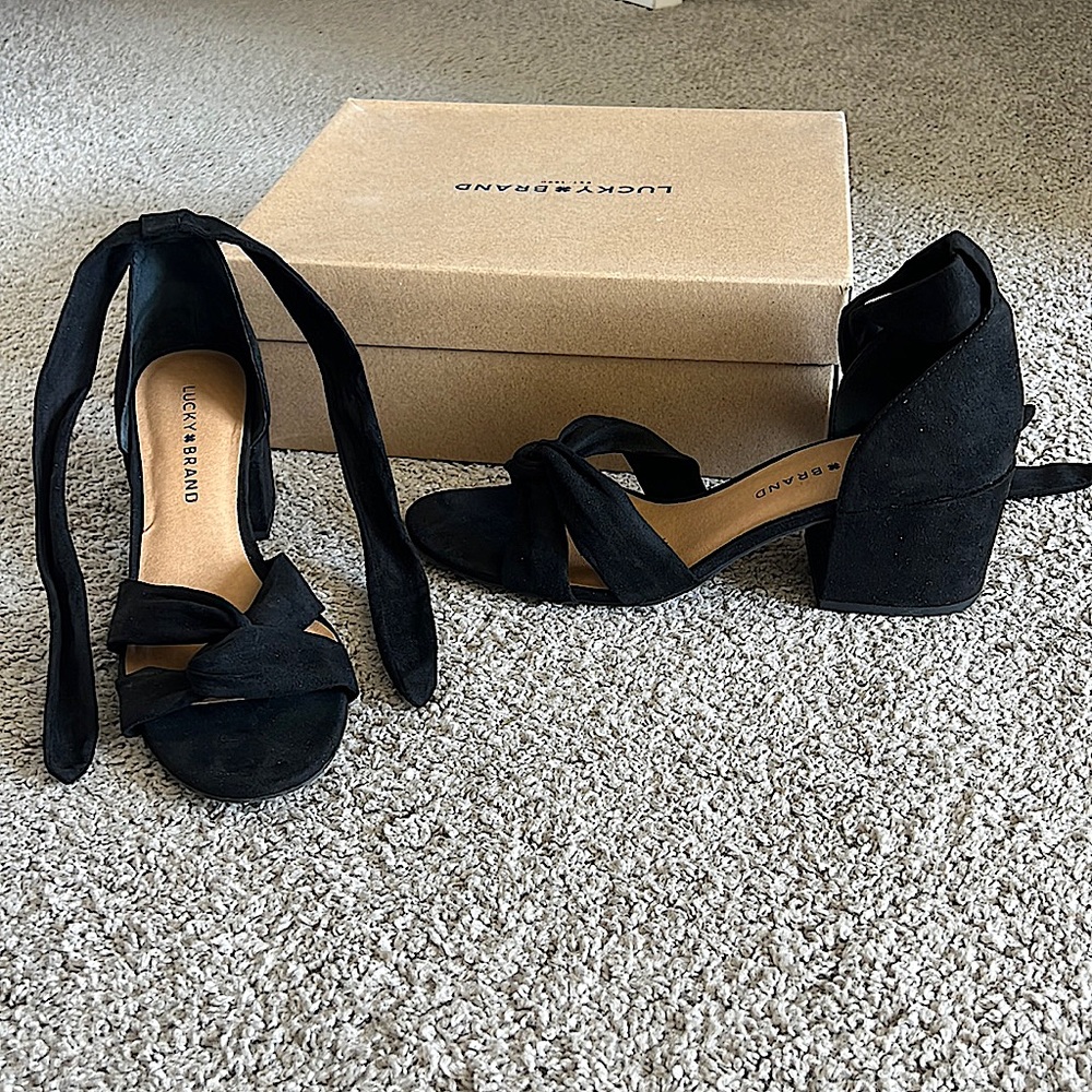 Block heal sandals